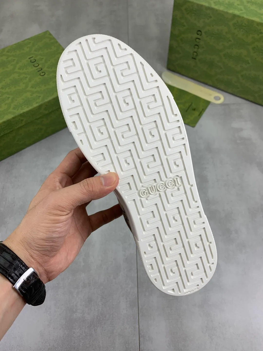 Men's men's shoes 💰P420💰【New style】(GUCCI) official website's latest 🎁🎁casual and fashionable men's shoes👟, hot style 💥 style is simple and elegant, exclusive for trendy men. Unique official website's latest brand double G element Elements 👑 Original Gucci decoration, fashionable and generous, original calfskin fabric ✅ Fully imported first-layer pigskin lining, official website designated wear-resistant, lightweight original rubber casual outsole, classic model taken in real life 🎬39-44 5️⃣ colors available
